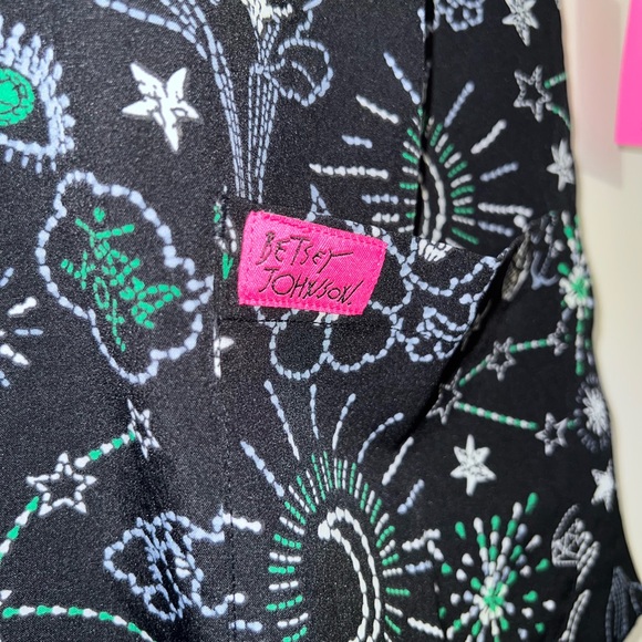 Betsey Johnson Fate & Fortune Hands Moon Stars Snakes 2 Pocket Scrubs Shirt Sz S - Picture 2 of 7